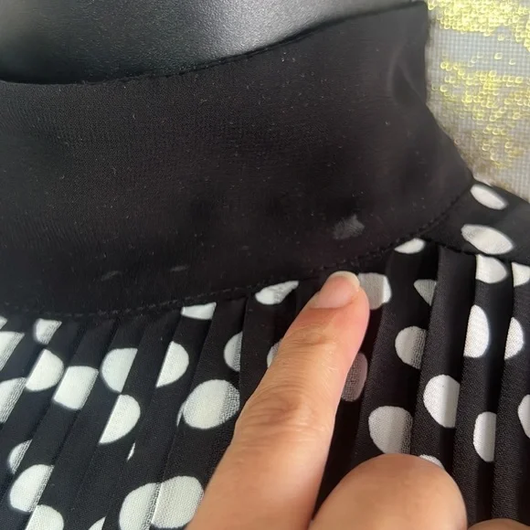 Zara Womenβs Accordion Pleat Mock Neck Bow Tie Blouse Size XS - Picture 16 of 17